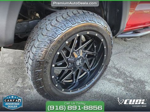 Used 2017 Toyota Tacoma TRD Sport w/ Premium & Technology Package image 9