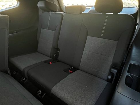 Used 2025 GMC Acadia Elevation image 17