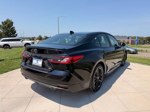 Used 2025 Toyota Camry SE AWD/4WD image 9