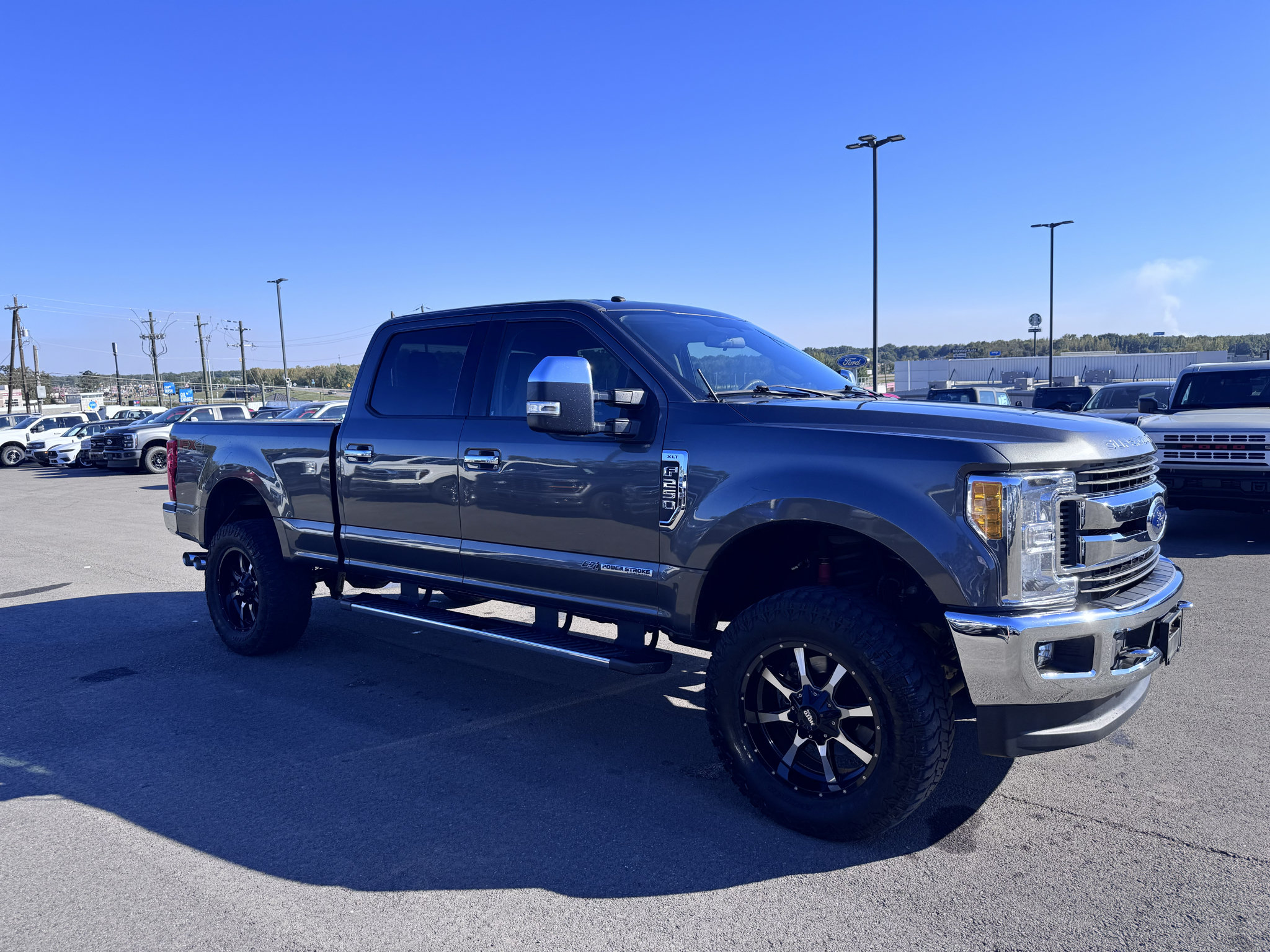 Used 2017 Ford F250 XLT w/ XLT Premium Package AWD/4WD image 4