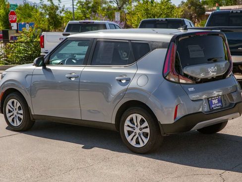 Used 2024 Kia Soul LX FWD image 7