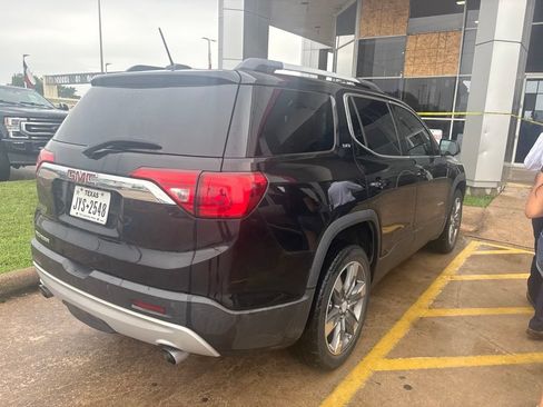 Used 2017 GMC Acadia SLT FWD image 2