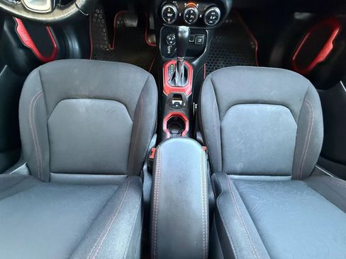 Used 2015 Jeep Renegade Trailhawk w/ Popular Equipment Group AWD/4WD image 46