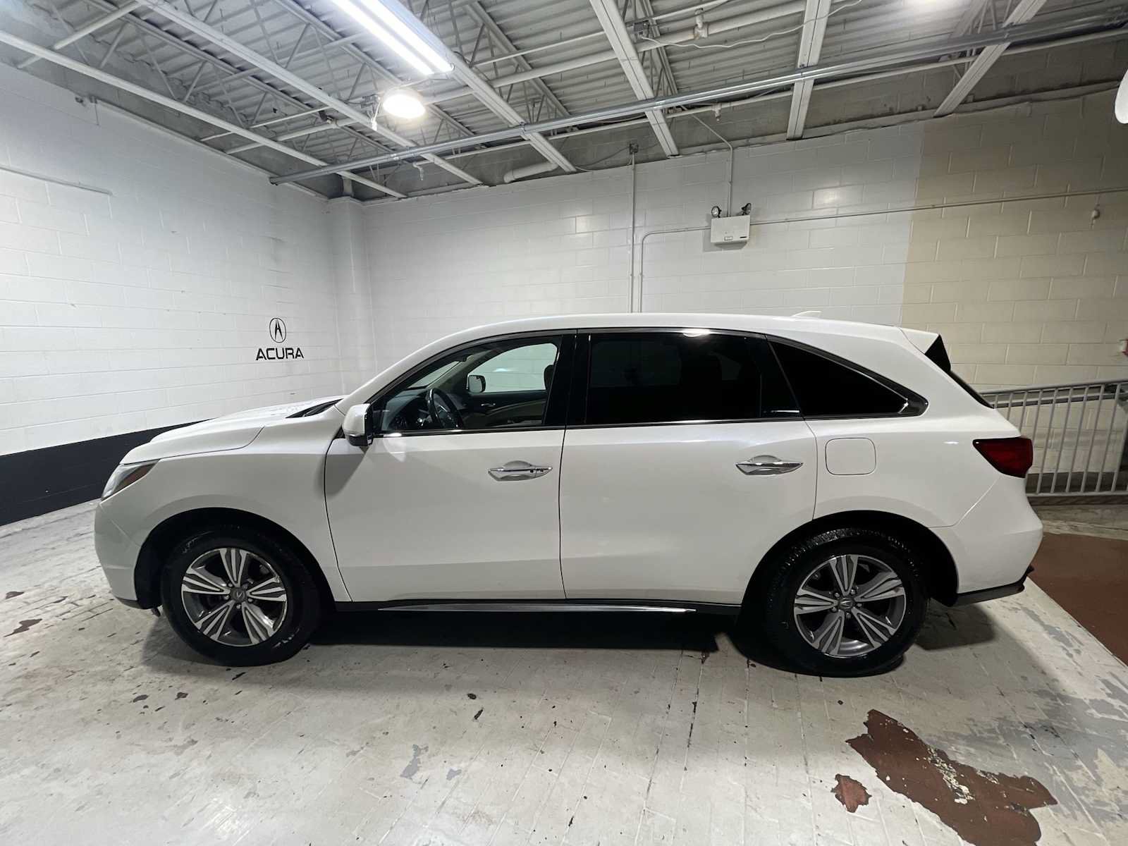 Used 2019 Acura MDX SH-AWD image 3