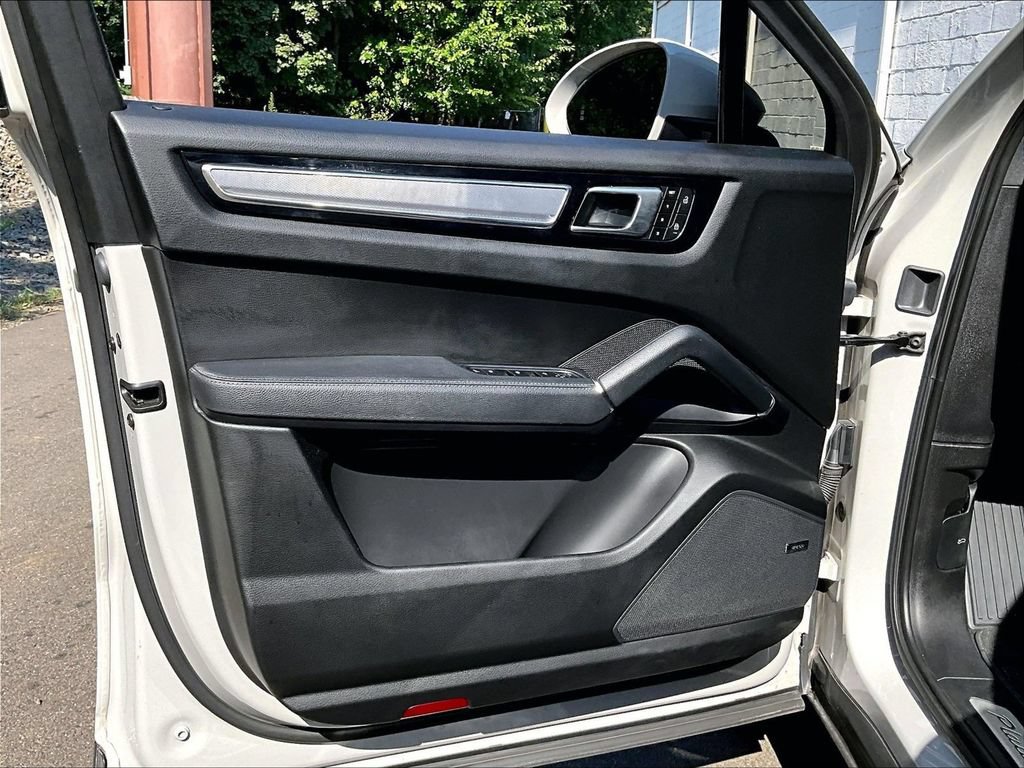 Certified 2023 Porsche Cayenne Platinum Edition AWD/4WD image 28