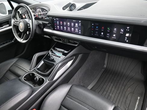 Certified 2025 Porsche Cayenne E-Hybrid Coupe w/ Premium Package Plus image 31