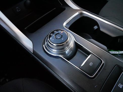 Used 2018 Ford Fusion SE image 24