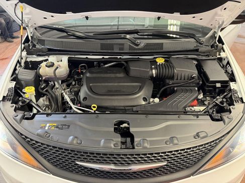 Used 2024 Chrysler Voyager LX FWD image 18