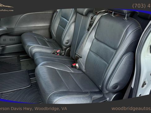 Used 2016 Toyota Sienna SE Premium image 25