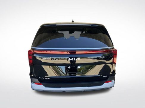 Certified 2025 Kia Carnival LXS FWD image 40