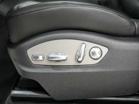 New 2026 Porsche Macan image 24