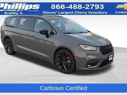 Used 2025 Chrysler Pacifica Limited