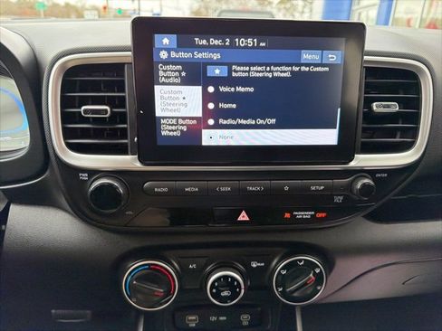 Used 2025 Hyundai Venue SE image 23