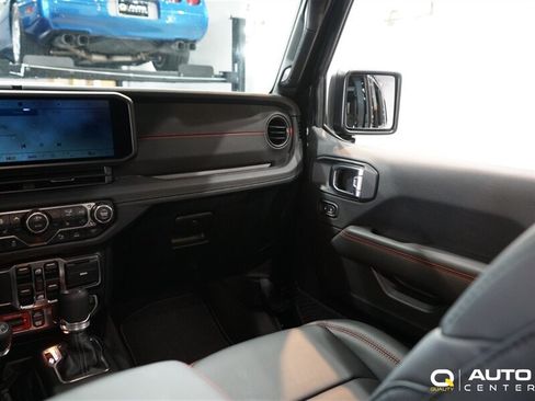 Used 2026 Jeep Wrangler Unlimited Rubicon AWD/4WD image 23