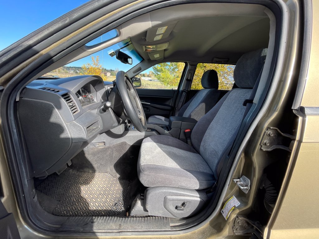 Used 2008 Jeep Grand Cherokee Laredo AWD/4WD image 3