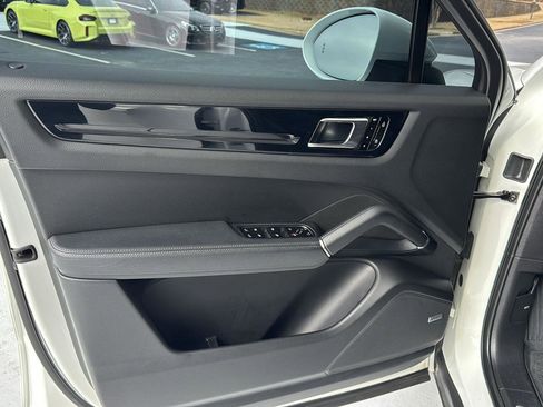 Used 2021 Porsche Cayenne Coupe image 14
