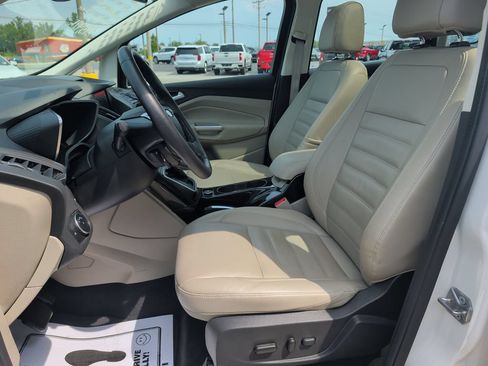 Used 2017 Ford C-MAX Titanium w/ Equipment Group 301A FWD image 8