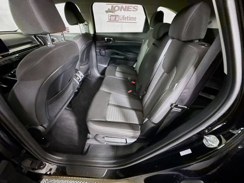 Certified 2025 Kia Sorento LX FWD image 27