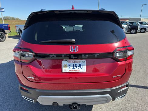 Used 2025 Honda Pilot Elite image 6