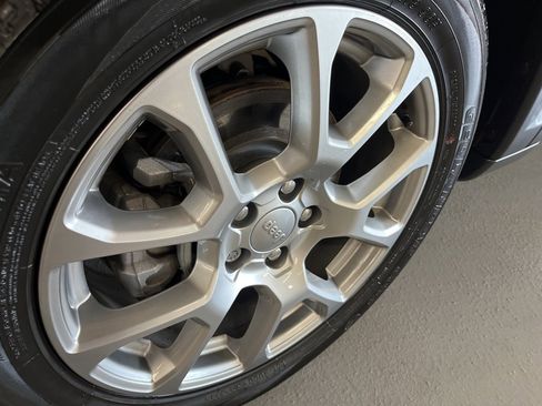 Used 2022 Jeep Compass Latitude image 11