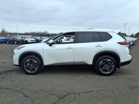 Certified 2025 Nissan Rogue SV image 7