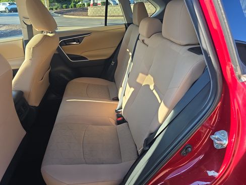 Used 2019 Toyota RAV4 XLE FWD image 14