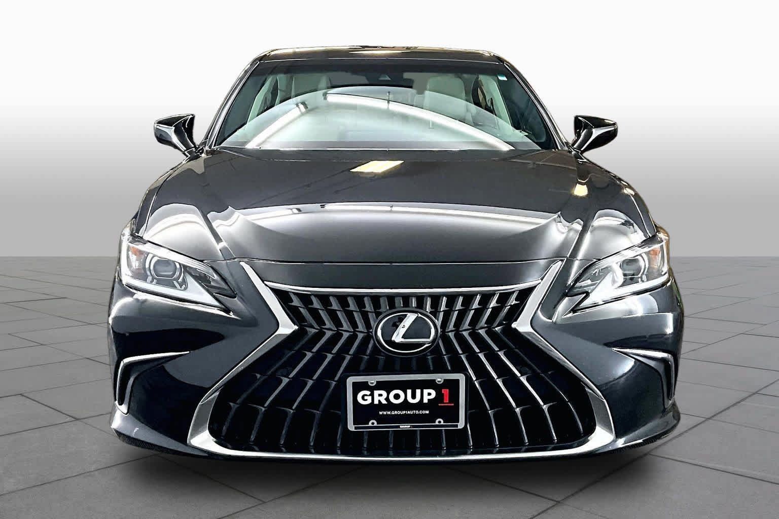 Used 2025 Lexus ES 300h w/ Premium Package FWD image 4