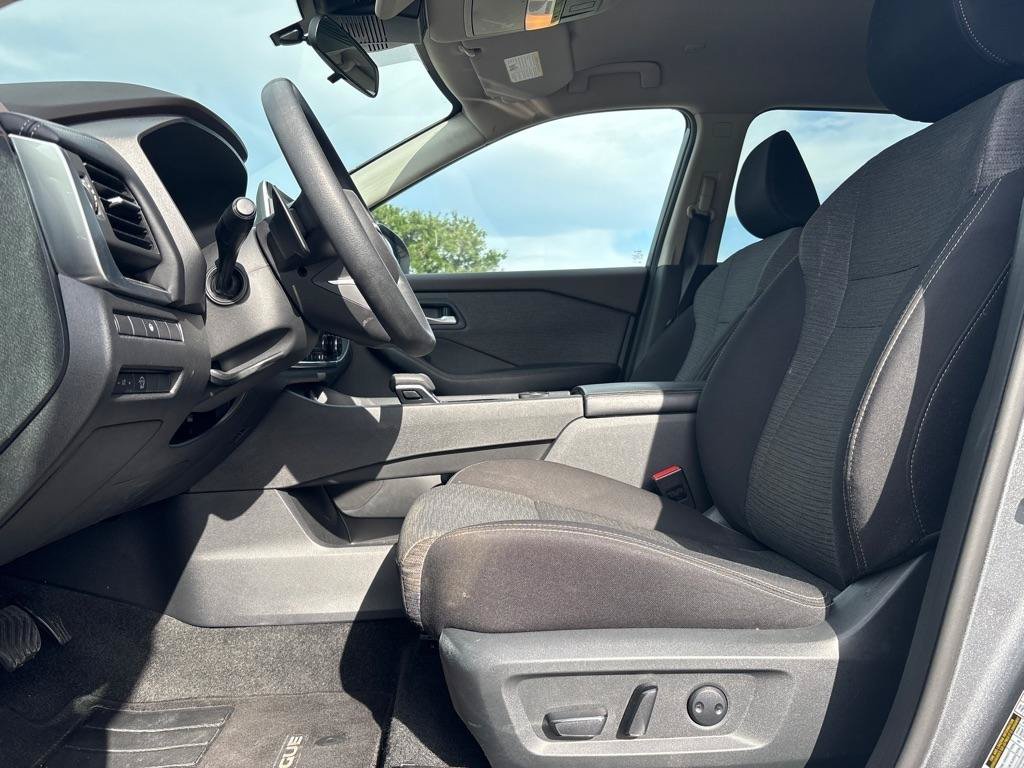 Used 2023 Nissan Rogue SV AWD/4WD image 10