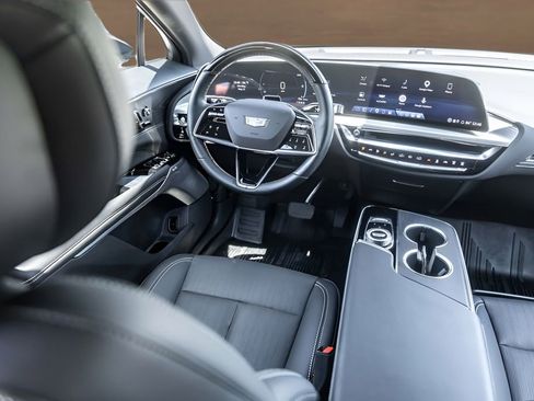 Certified 2025 Cadillac Lyriq Luxury w/ LPO, Floor Liner Package AWD/4WD image 27