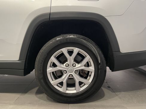 Used 2022 Jeep Grand Cherokee L Limited AWD/4WD image 9