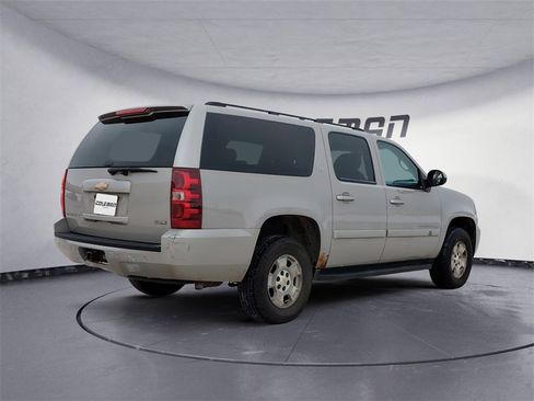 Used 2008 Chevrolet Suburban LT w/ LT Preferred Equipment Group image 5