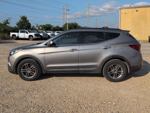 Used 2017 Hyundai Santa Fe Sport FWD image 2