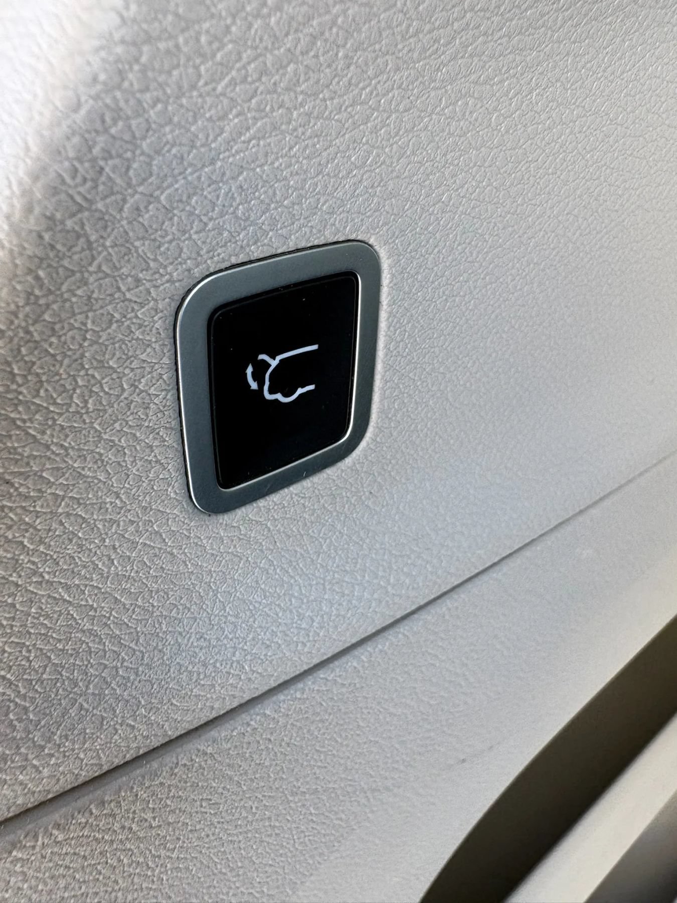 Used 2018 Chrysler Pacifica Touring-L FWD image 42