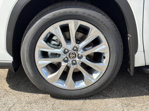 New 2026 Toyota Highlander AWD image 14