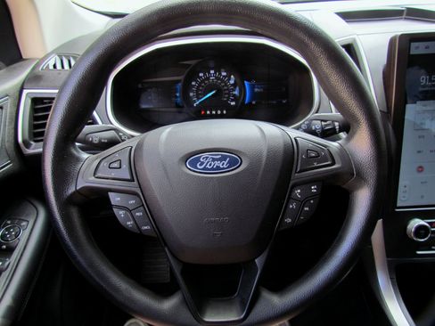 Used 2021 Ford Edge SE image 25