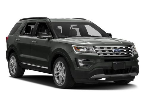 Used 2017 Ford Explorer XLT w/ Equipment Group 202A FWD image 6