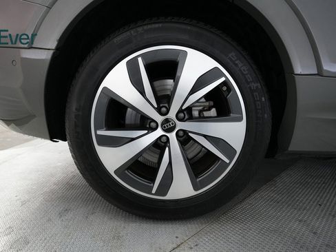 Used 2024 Audi Q8 e-tron Premium Plus w/ Premium Plus Package image 17