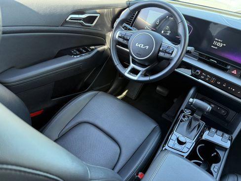 Certified 2025 Kia Sportage EX w/ Premium Package image 12