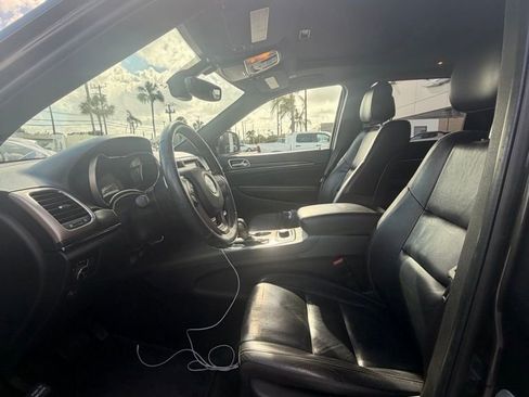 Used 2017 Jeep Grand Cherokee Limited image 11