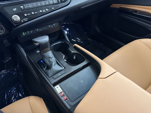 Certified 2025 Lexus ES 350 w/ Premium Package FWD image 18