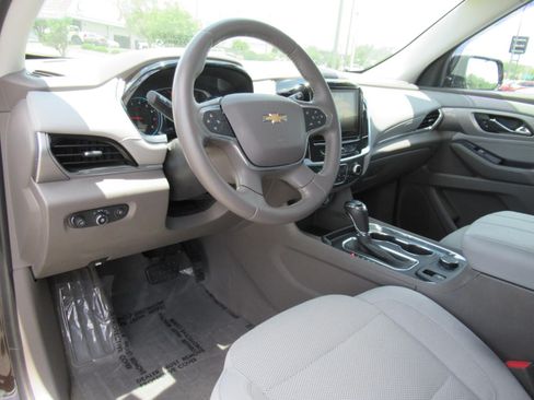Used 2018 Chevrolet Traverse LT FWD image 17