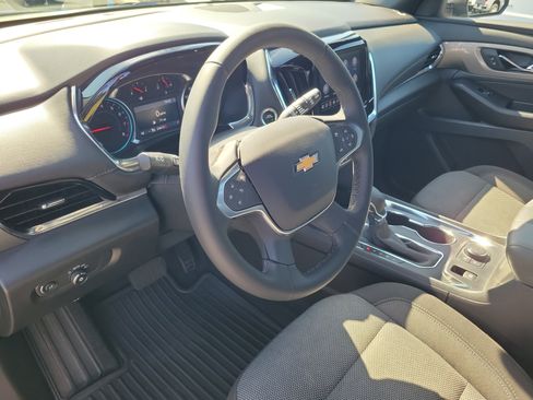 Used 2023 Chevrolet Traverse LT FWD image 17