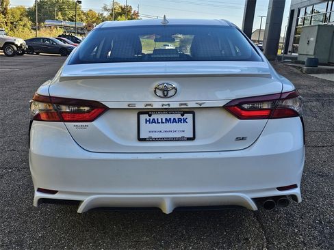 Used 2024 Toyota Camry SE image 5
