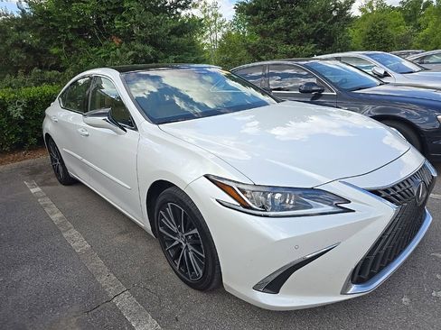 Used 2022 Lexus ES 350 w/ Premium Package FWD image 2