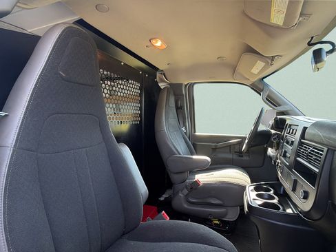 Used 2021 Chevrolet Express 2500 w/ Driver Convenience Package RWD image 28