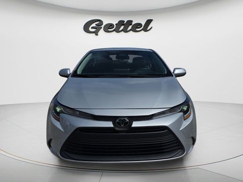 Used 2024 Toyota Corolla LE FWD image 2