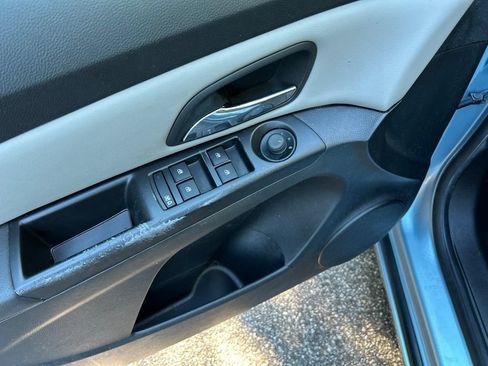 Used 2012 Chevrolet Cruze LS FWD image 14