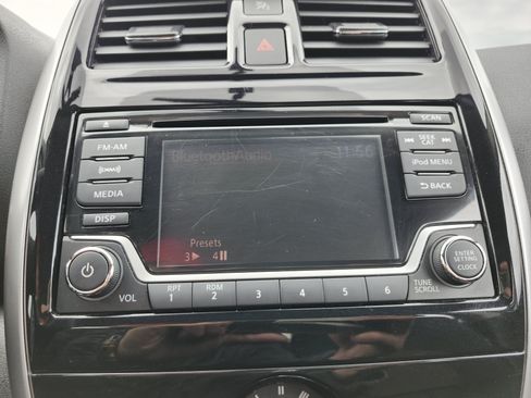 Used 2018 Nissan Versa Note SR FWD image 4
