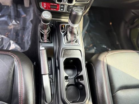 Used 2021 Jeep Wrangler Unlimited Rubicon w/ Cold Weather Group AWD/4WD image 21