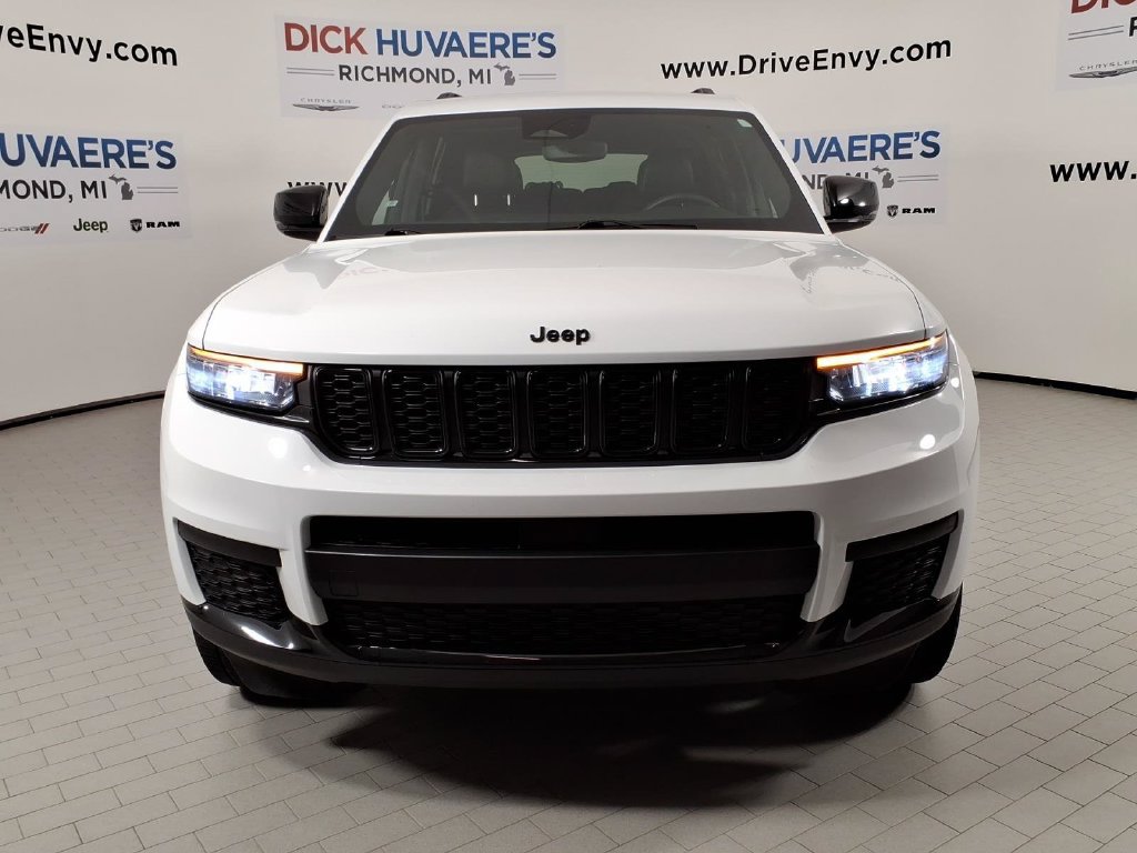Used 2023 Jeep Grand Cherokee L Laredo AWD/4WD image 2